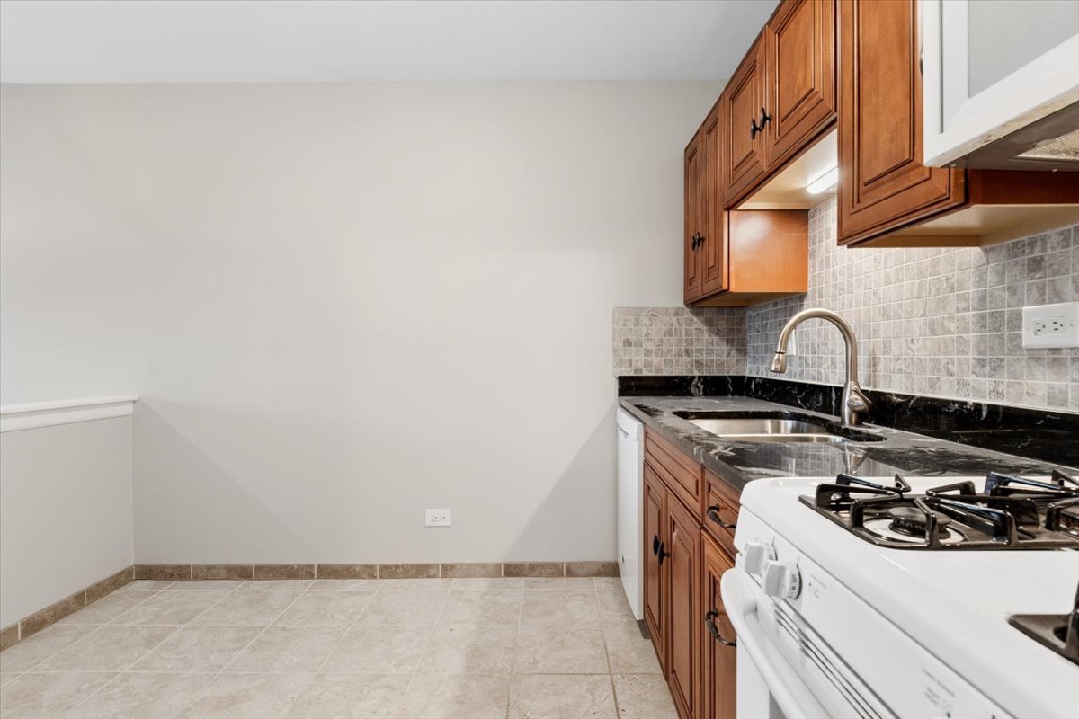 6227 Trinity Drive #2-B, Lisle, IL 60532