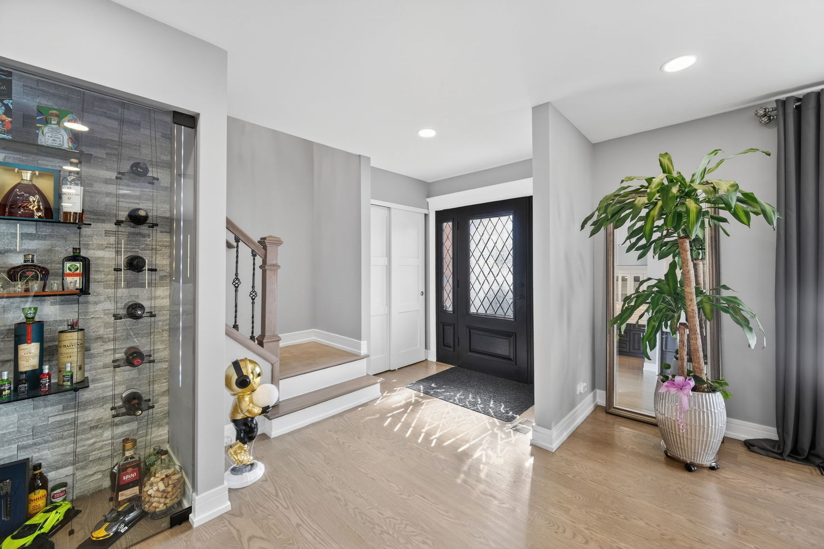 24 W Berkley Drive, Arlington Heights, IL 60004