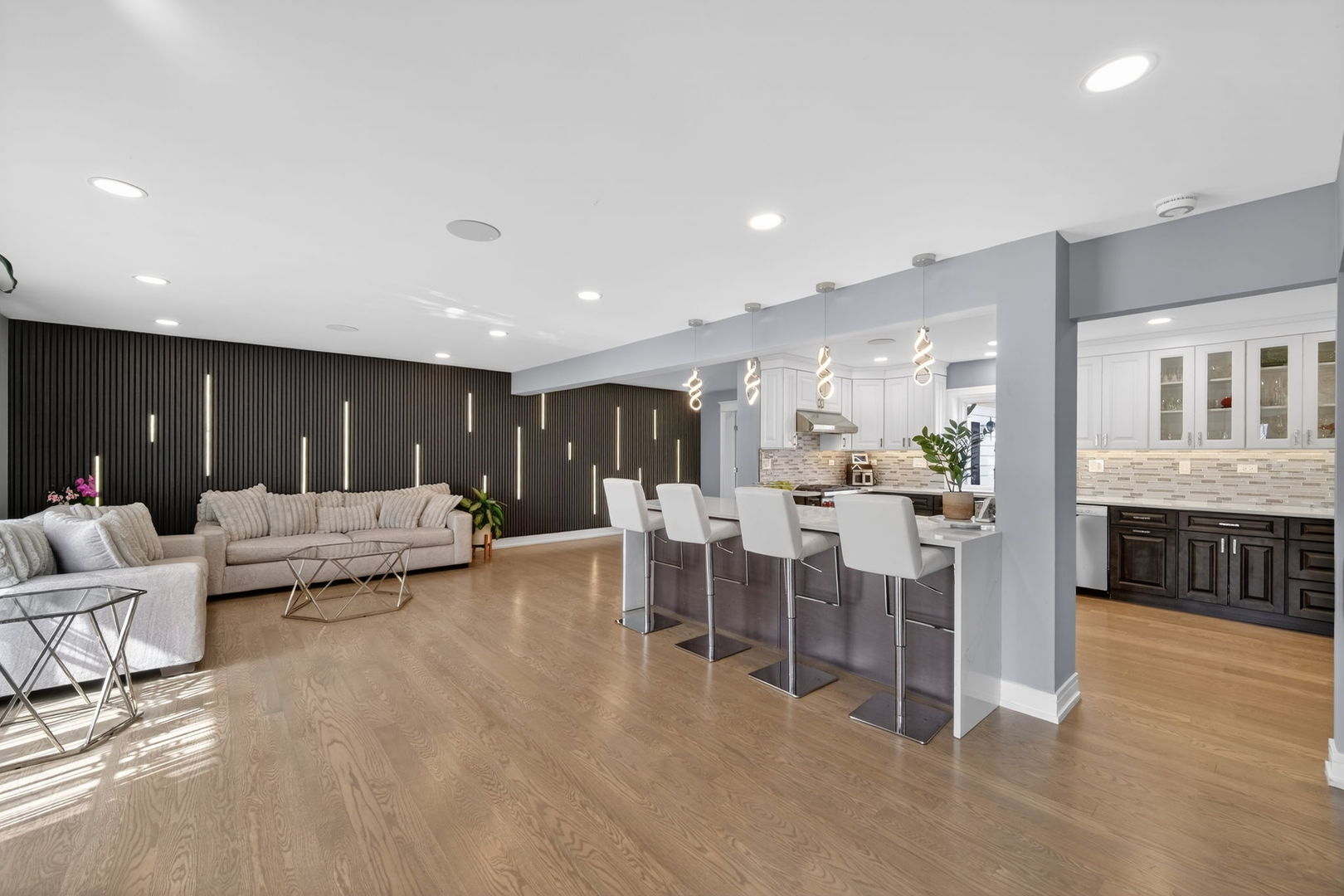 24 W Berkley Drive, Arlington Heights, IL 60004