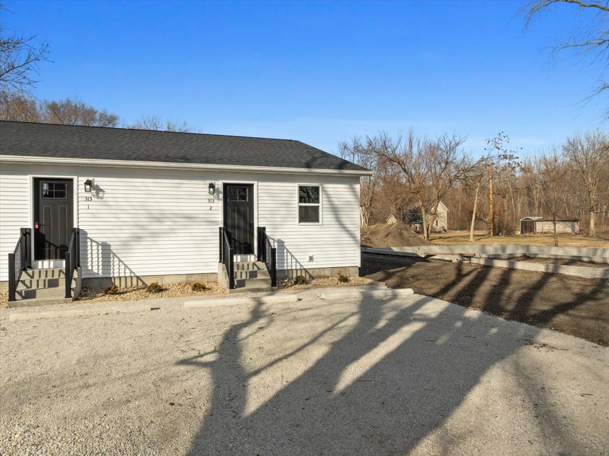 313 E Martin Street, Forrest, IL 61741