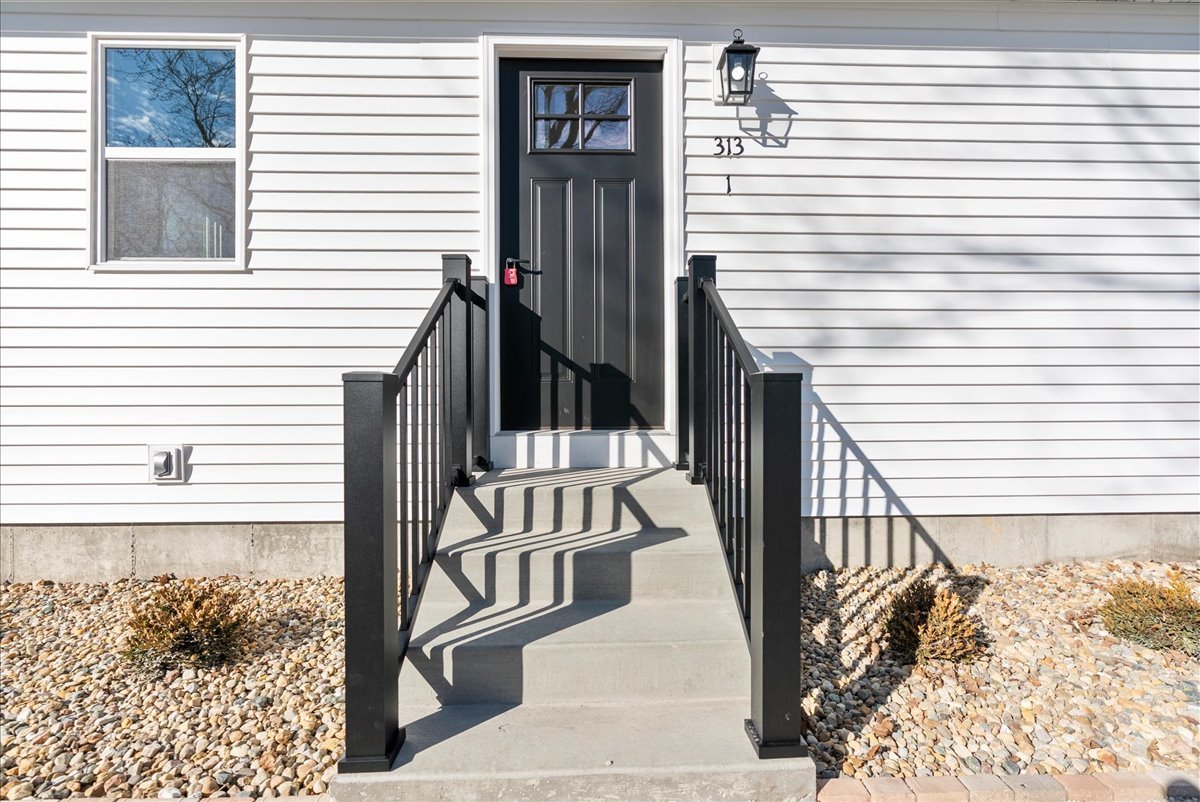 313 E Martin Street, Forrest, IL 61741