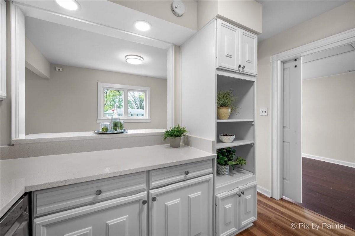 985 Aspen Street, Hoffman Estates, IL 60169