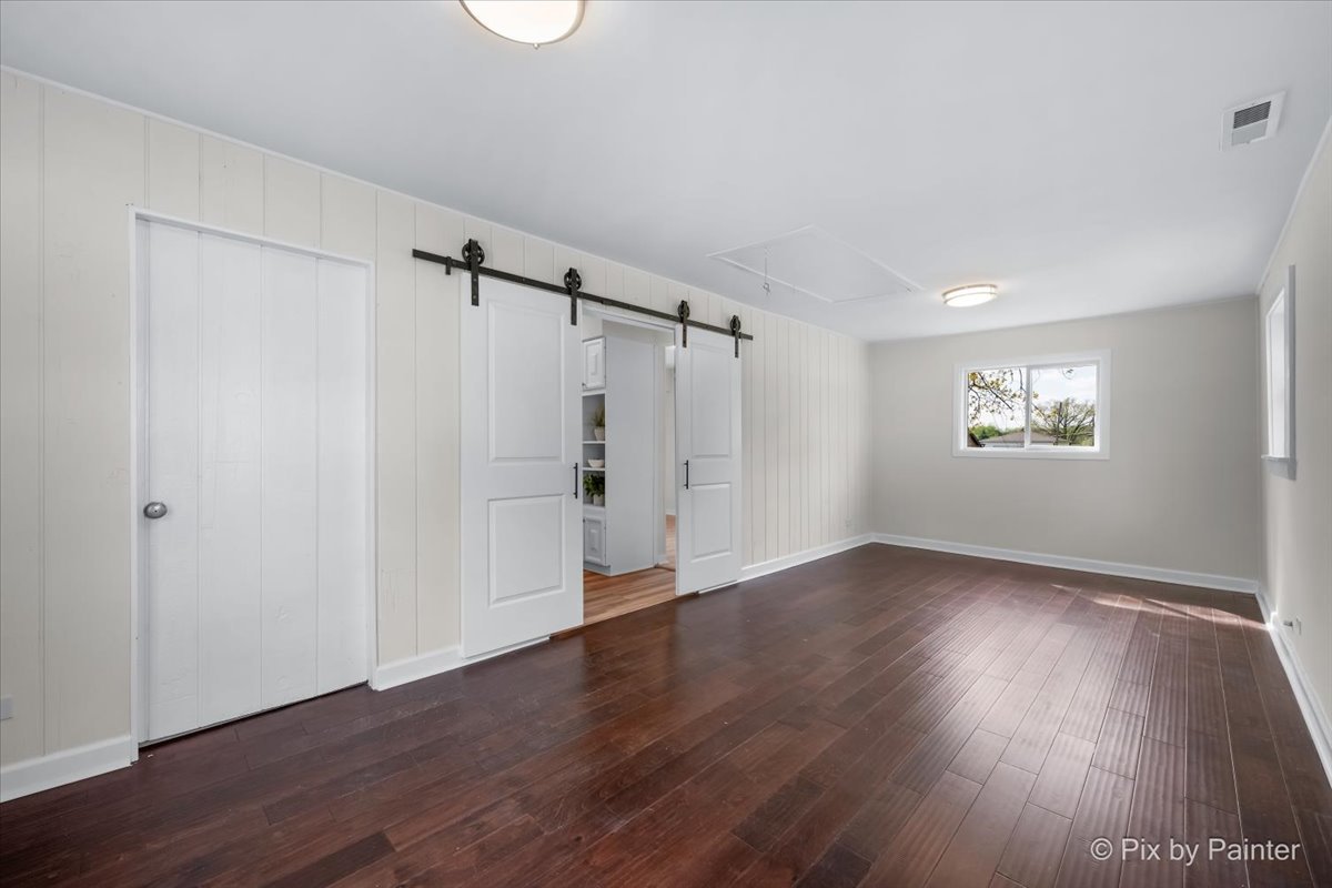 985 Aspen Street, Hoffman Estates, IL 60169