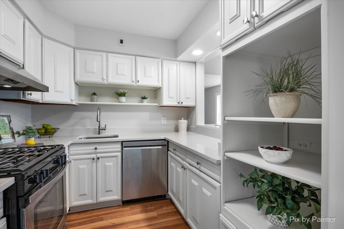 985 Aspen Street, Hoffman Estates, IL 60169