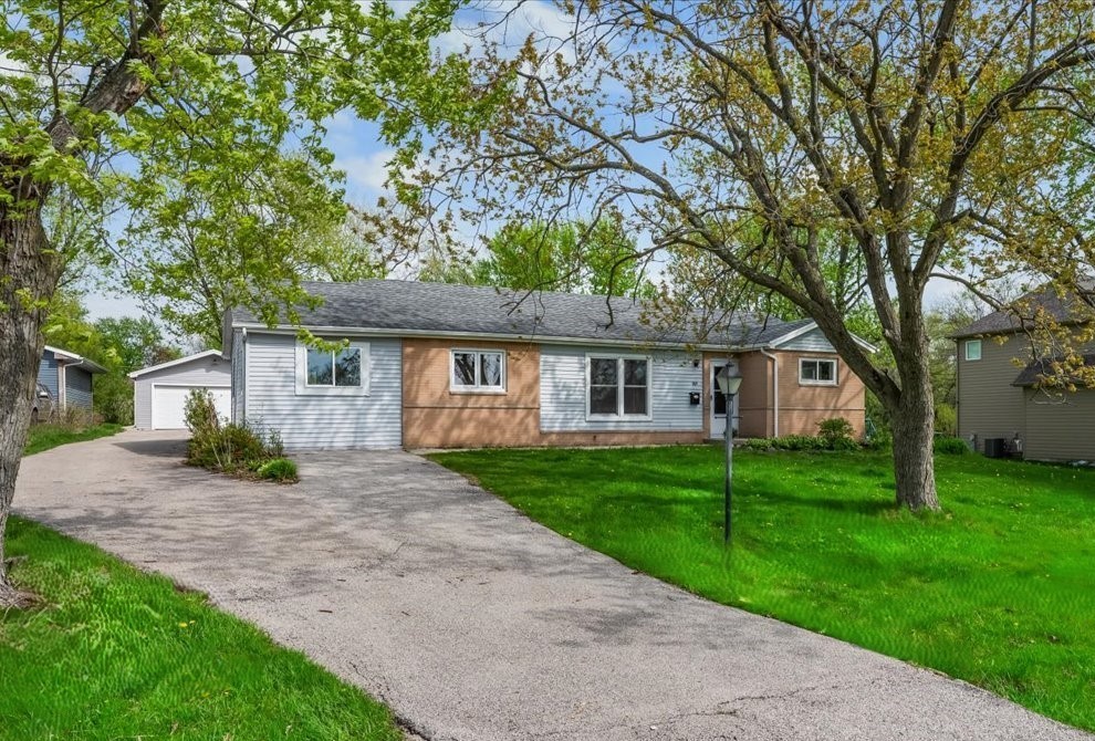 985 Aspen Street, Hoffman Estates, IL 60169