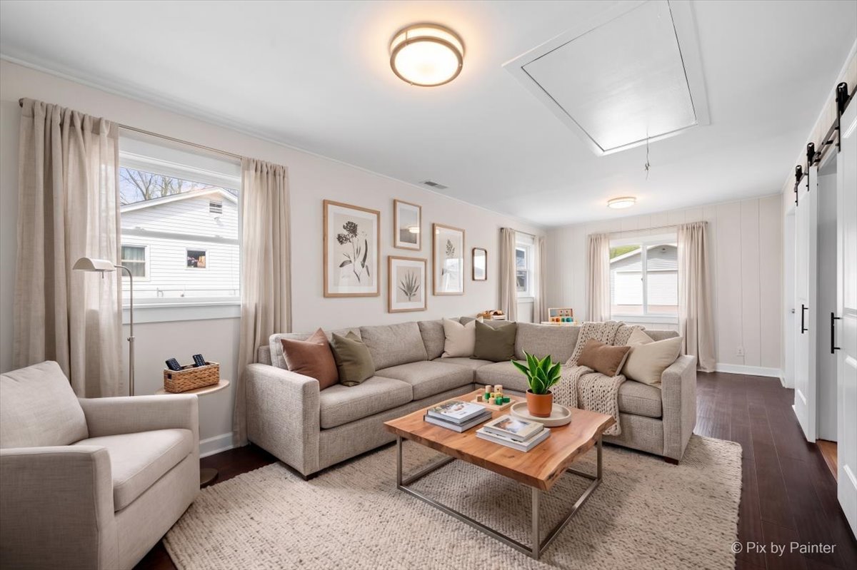 985 Aspen Street, Hoffman Estates, IL 60169