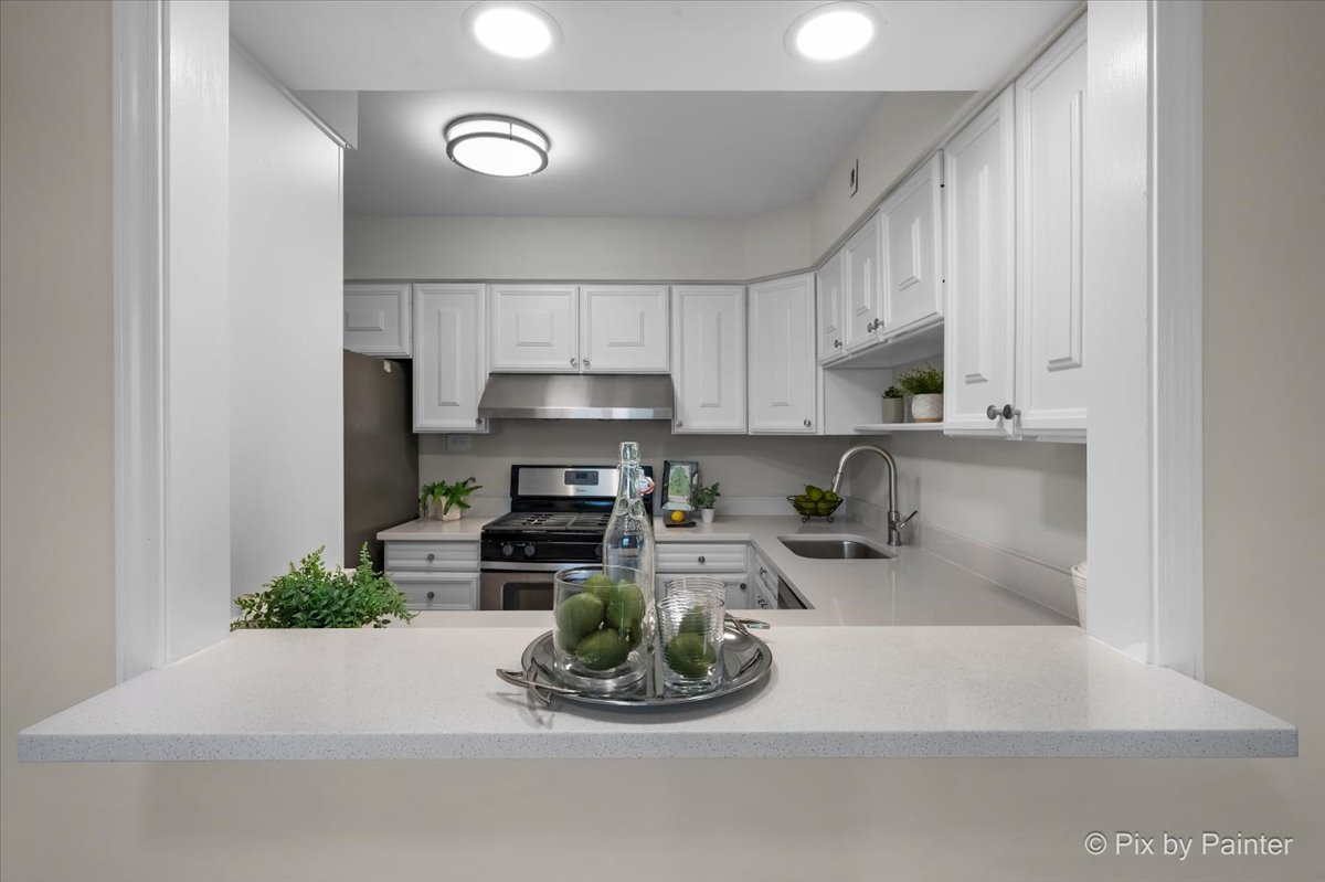 985 Aspen Street, Hoffman Estates, IL 60169