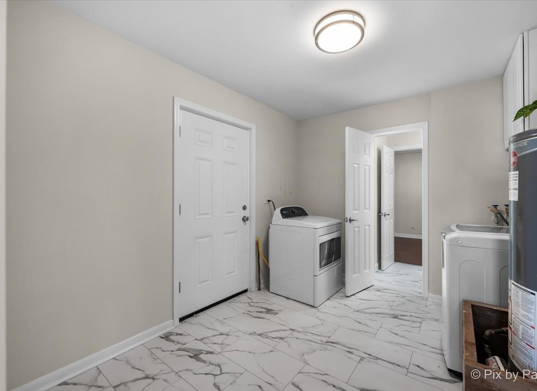 985 Aspen Street, Hoffman Estates, IL 60169