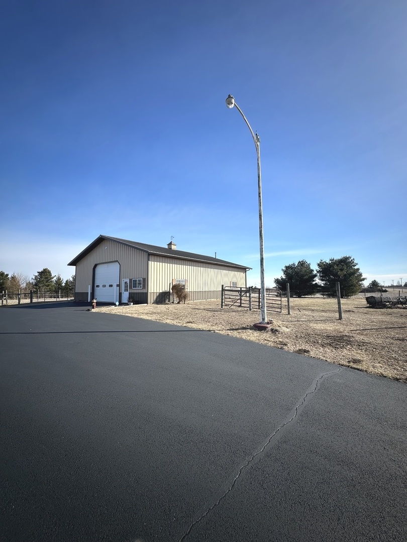 29428 E 500 North Road, Leroy, IL 61752