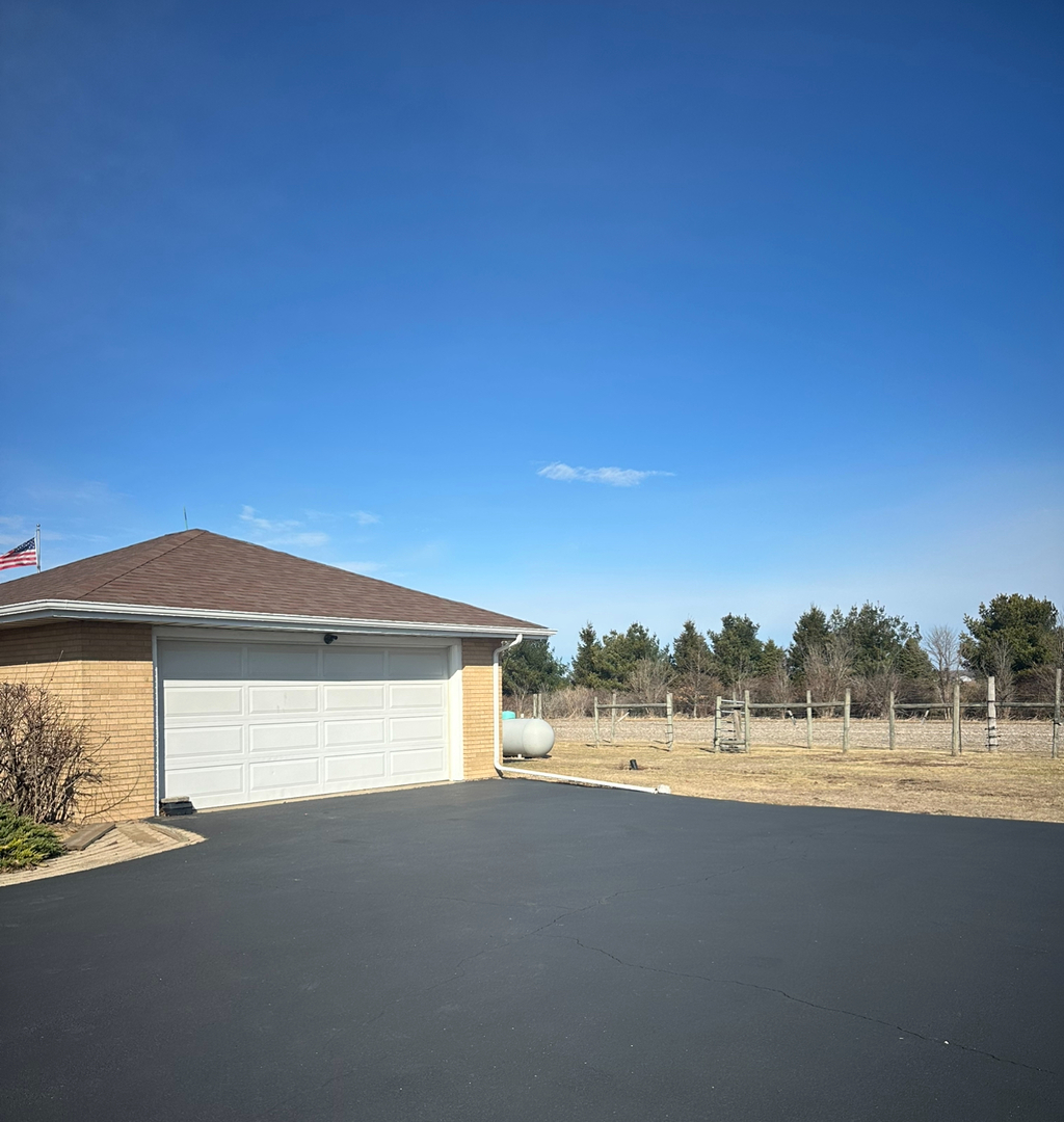 29428 E 500 North Road, Leroy, IL 61752