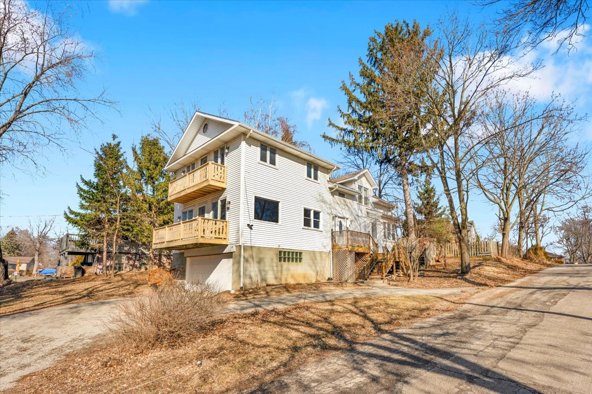 49 N Lake Avenue, Fox Lake, IL 60020