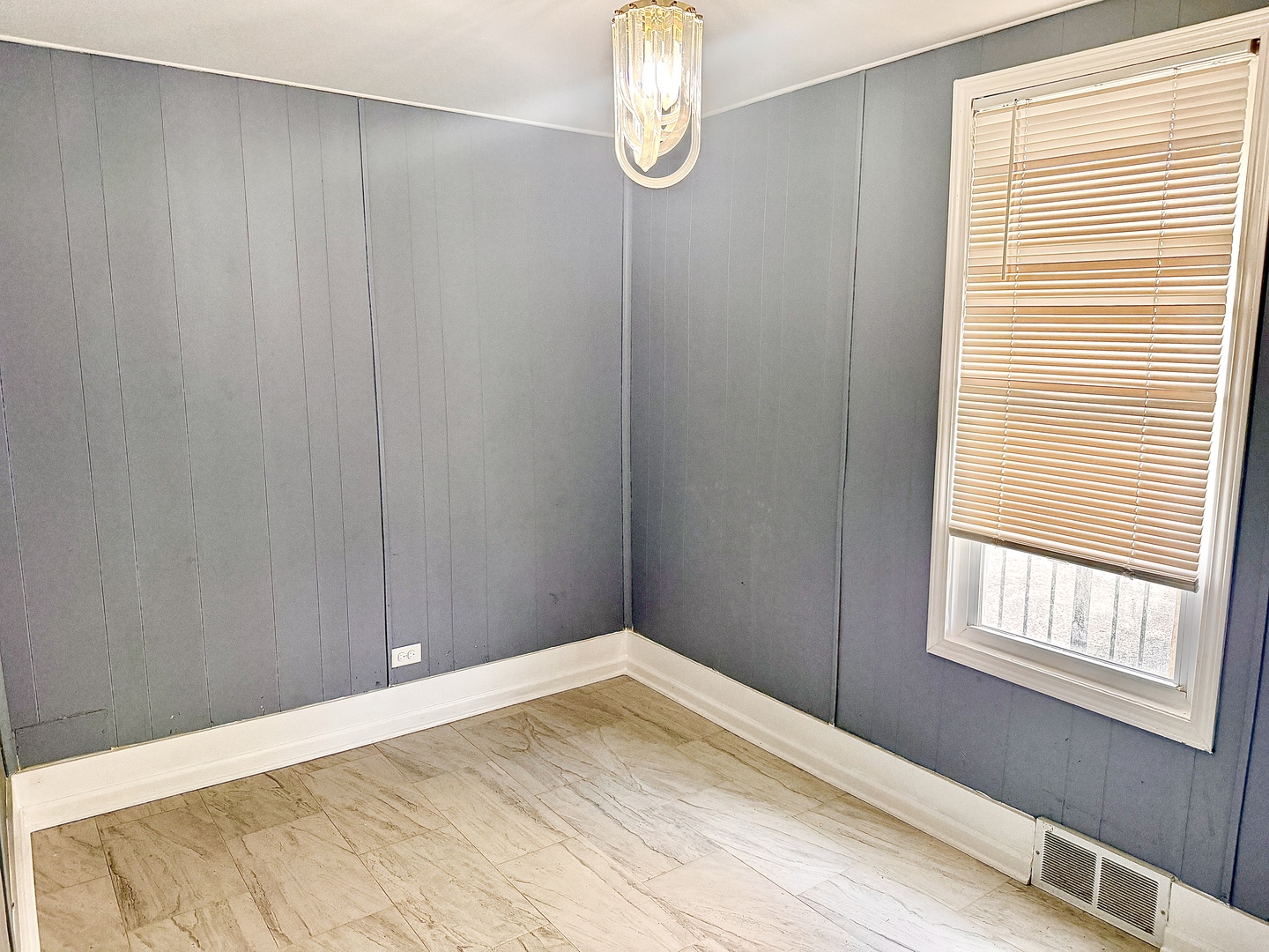 324 22nd Avenue, Bellwood, IL 60104