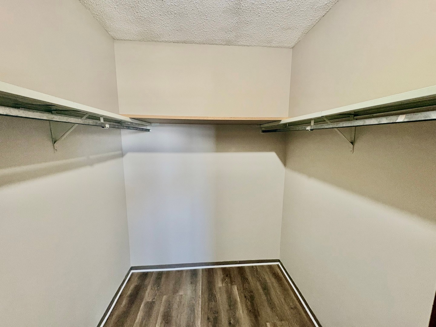 206 W Division Street #L, Villa Park, IL 60181