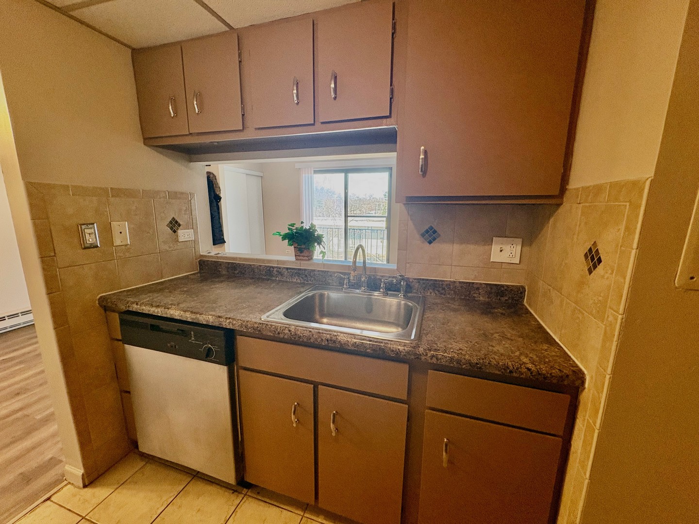 206 W Division Street #L, Villa Park, IL 60181