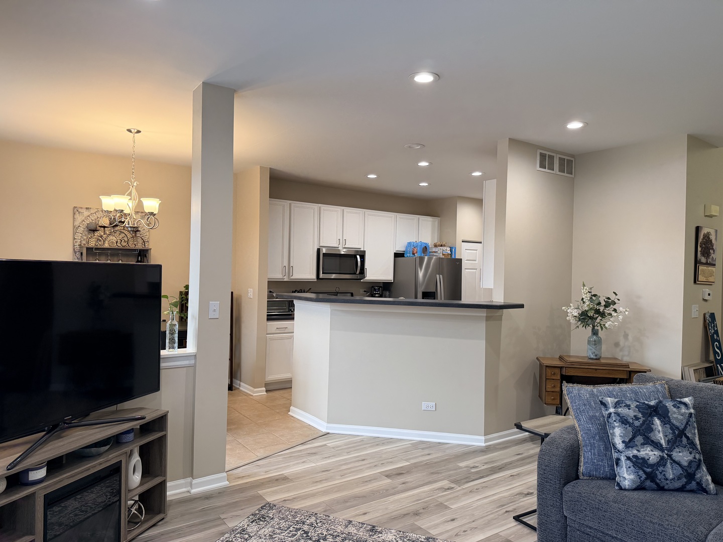 372 Pine Lake Circle, Vernon Hills, IL 60061