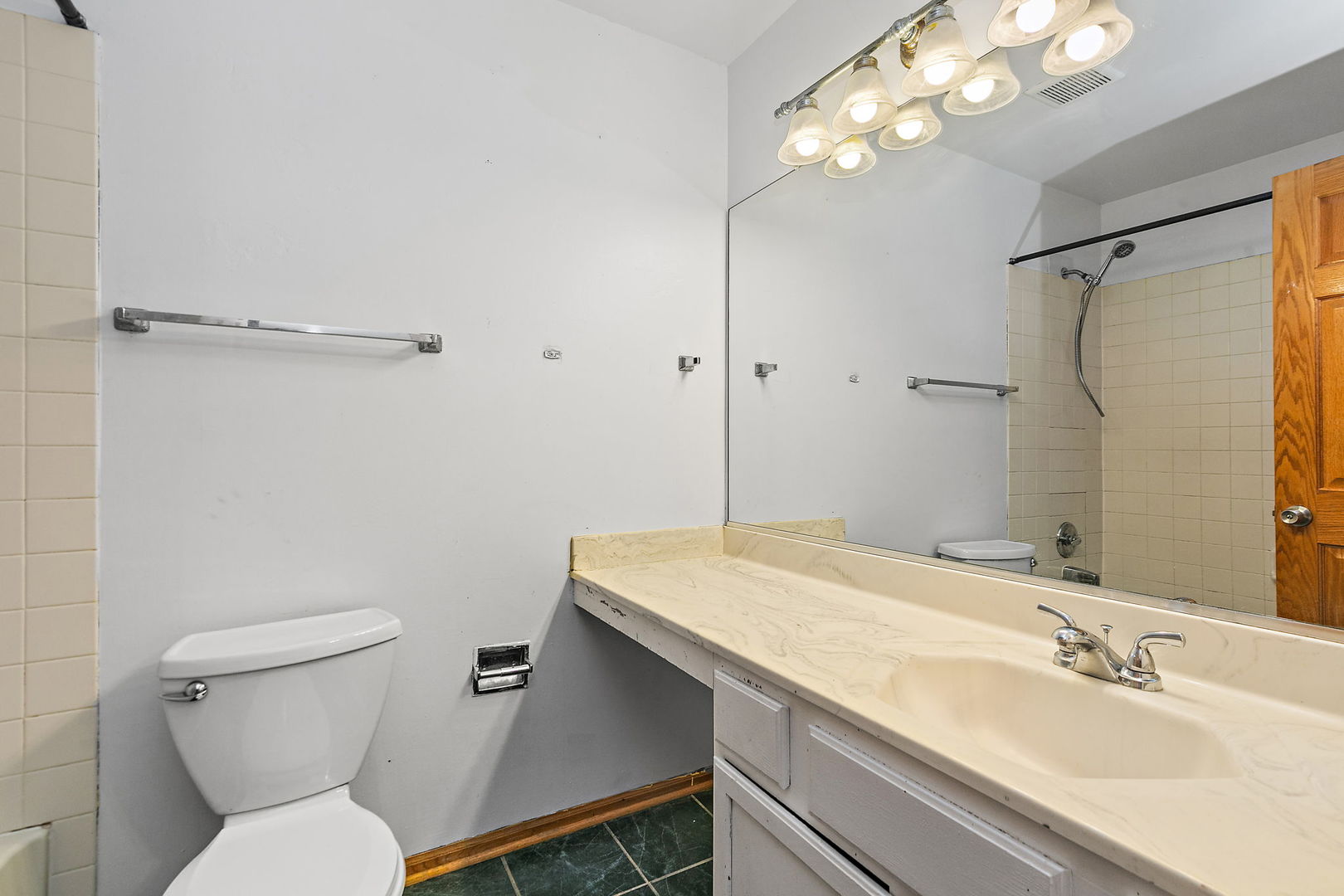 1440 Eliot Trail, Elgin, IL 60120