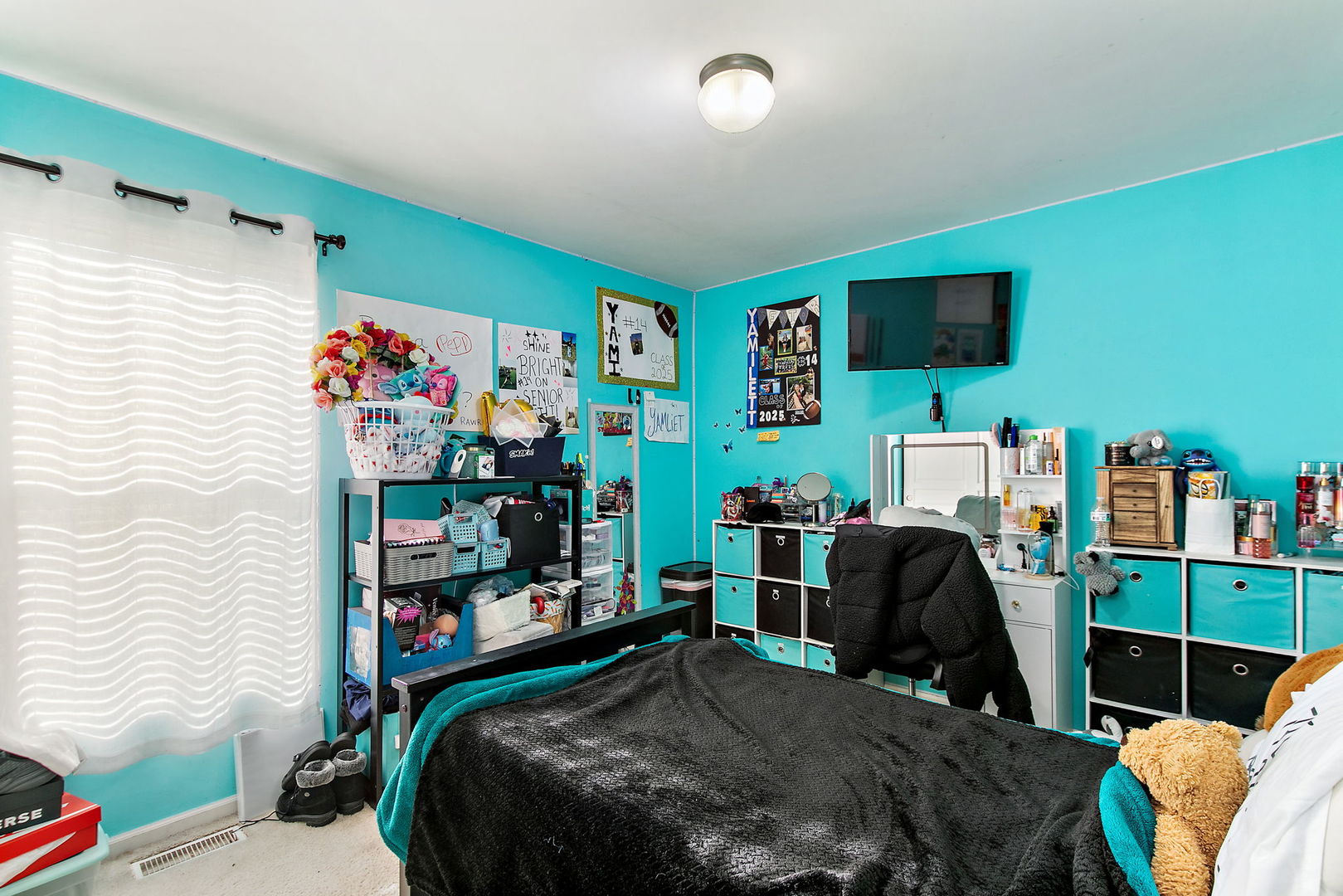 1563 Yellowstone Drive, Streamwood, IL 60107