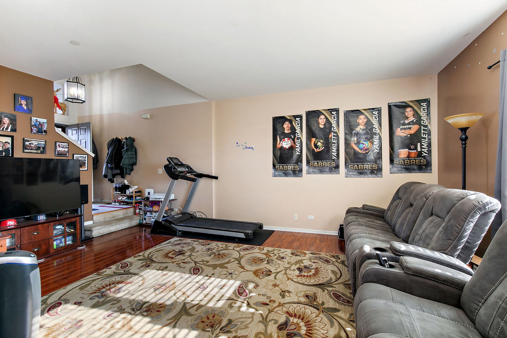 1563 Yellowstone Drive, Streamwood, IL 60107