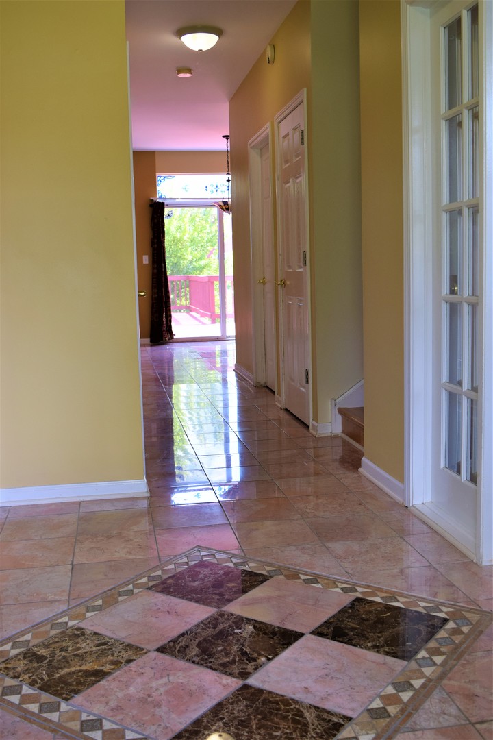 2480 LEHMAN Drive, West Chicago, IL 60185