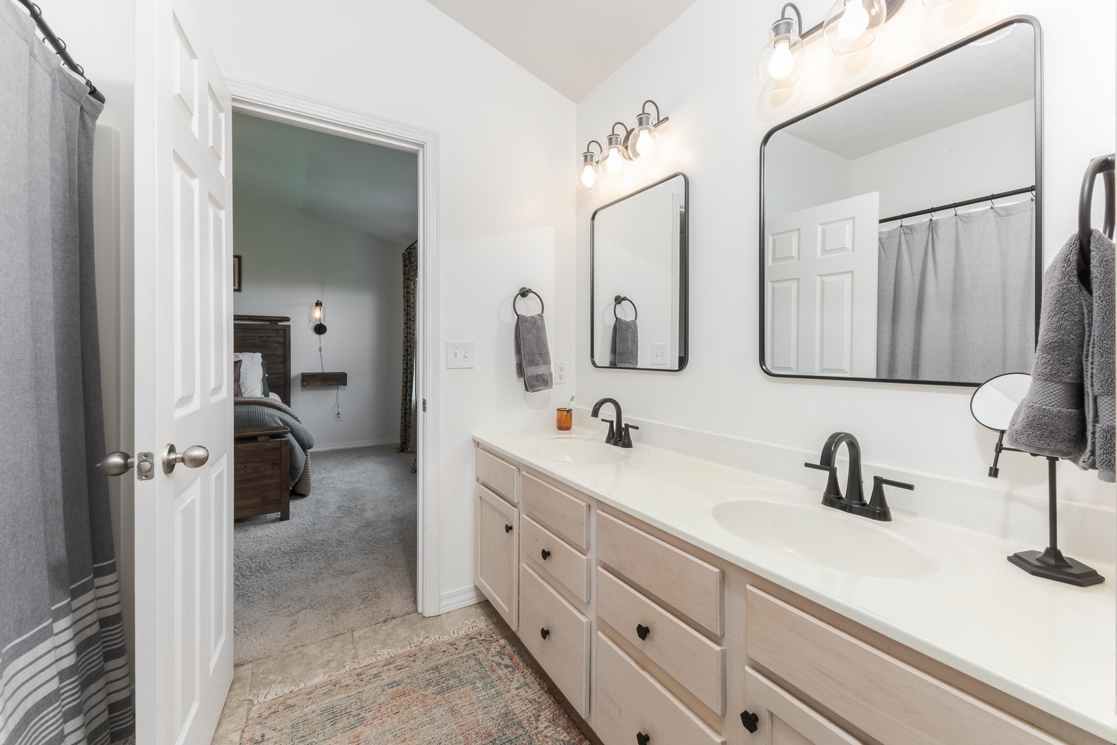 2804 Longmeadow Lane, Bloomington, IL 61704