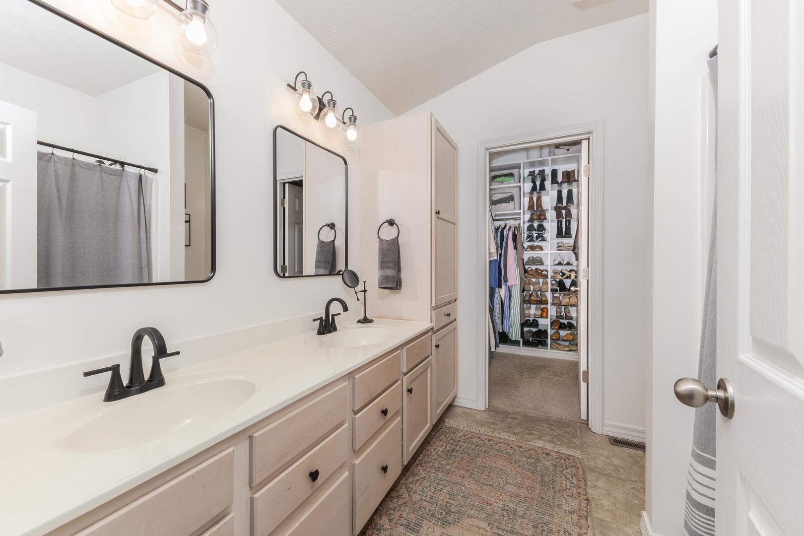 2804 Longmeadow Lane, Bloomington, IL 61704