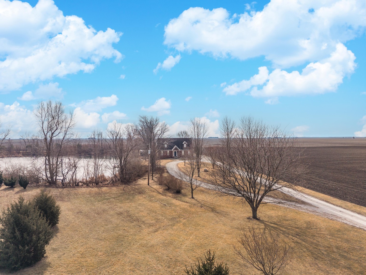 1651 N 2800 East Road, Leroy, IL 61752