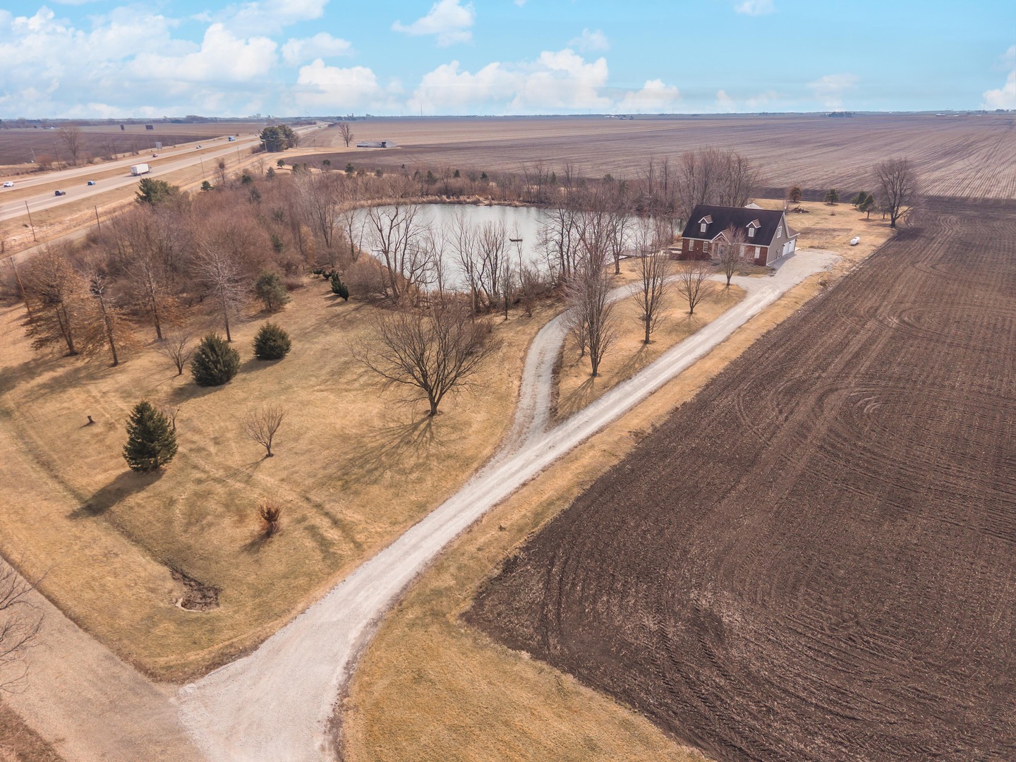 1651 N 2800 East Road, Leroy, IL 61752