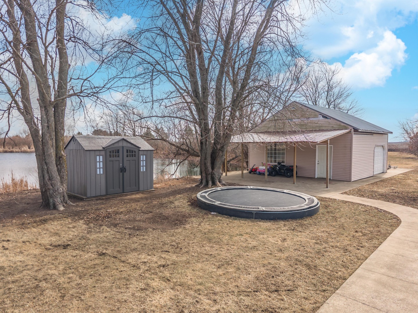 1651 N 2800 East Road, Leroy, IL 61752