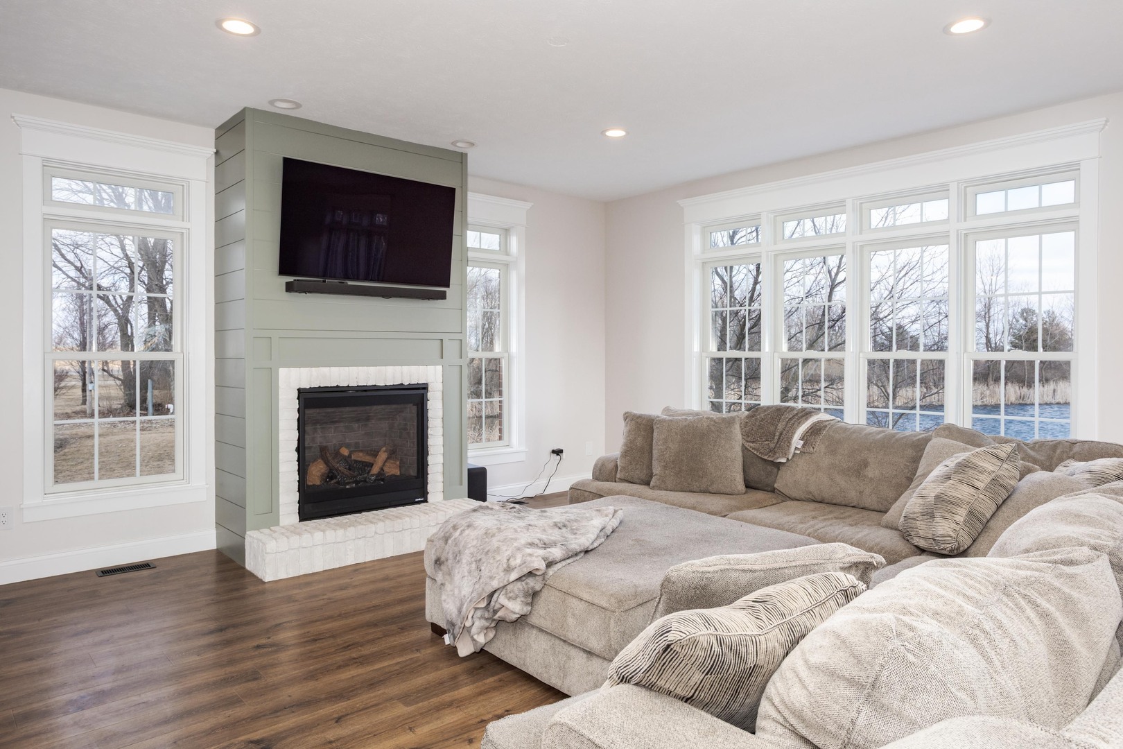 1651 N 2800 East Road, Leroy, IL 61752