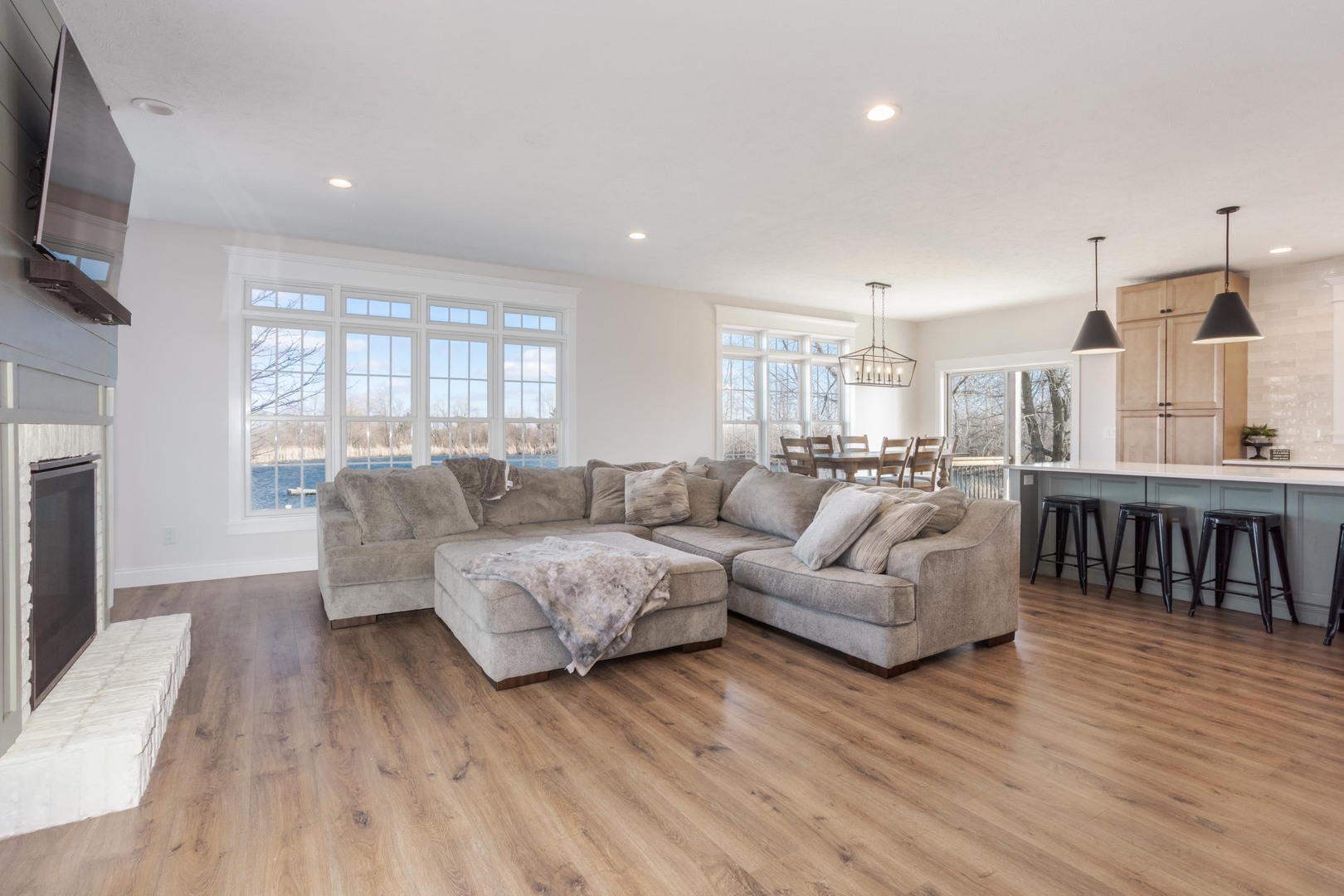 1651 N 2800 East Road, Leroy, IL 61752