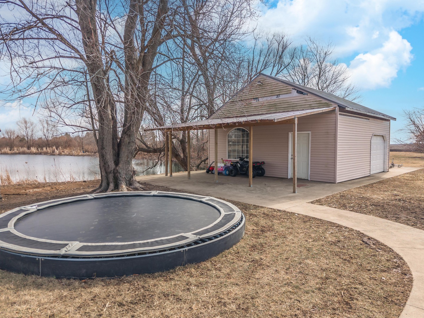 1651 N 2800 East Road, Leroy, IL 61752