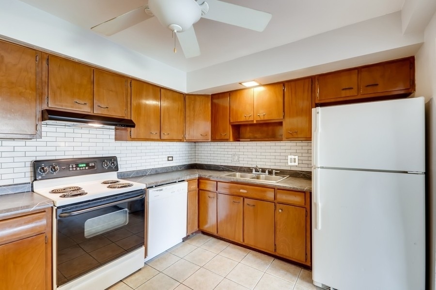 2206 S Goebbert Road #409, Arlington Heights, IL 60005