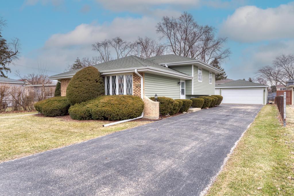 551 N Vista Avenue, Lombard, IL 60148