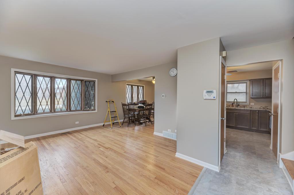 551 N Vista Avenue, Lombard, IL 60148