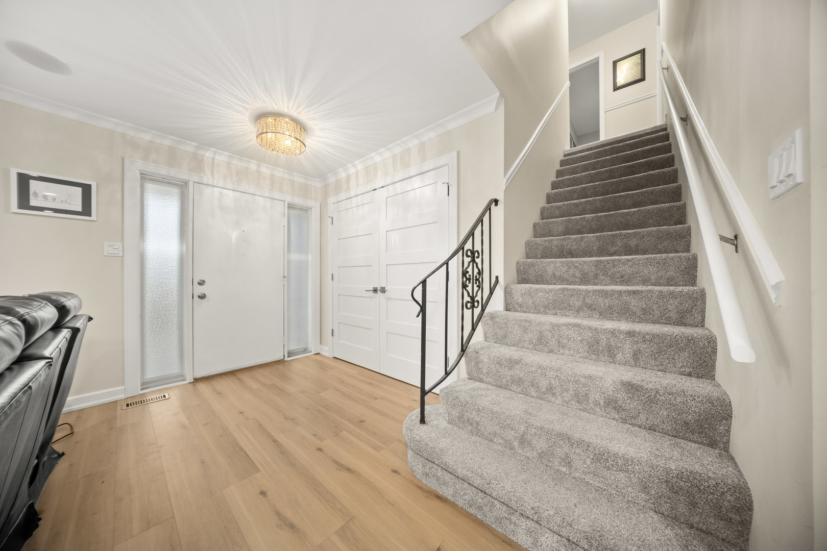 1028 Tiverton Court, Schaumburg, IL 60193