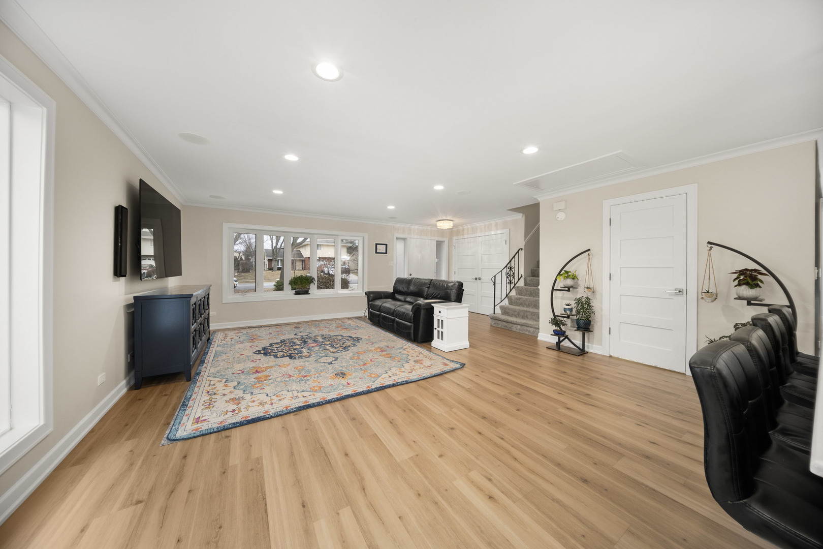 1028 Tiverton Court, Schaumburg, IL 60193