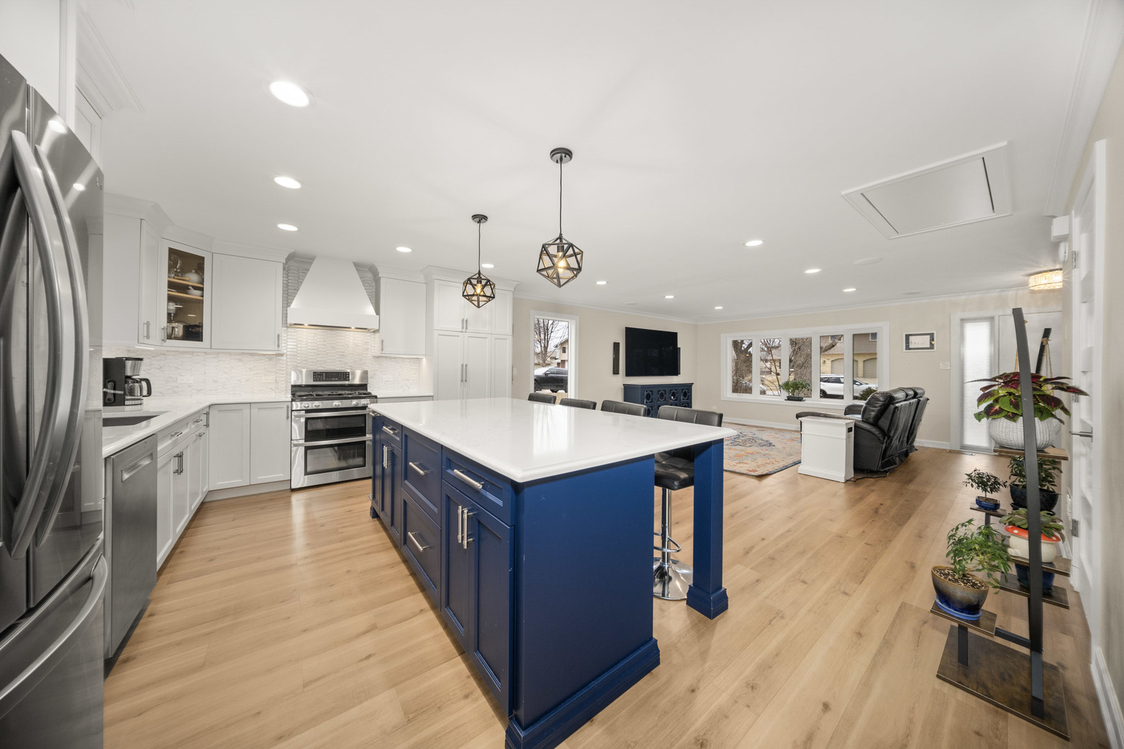 1028 Tiverton Court, Schaumburg, IL 60193