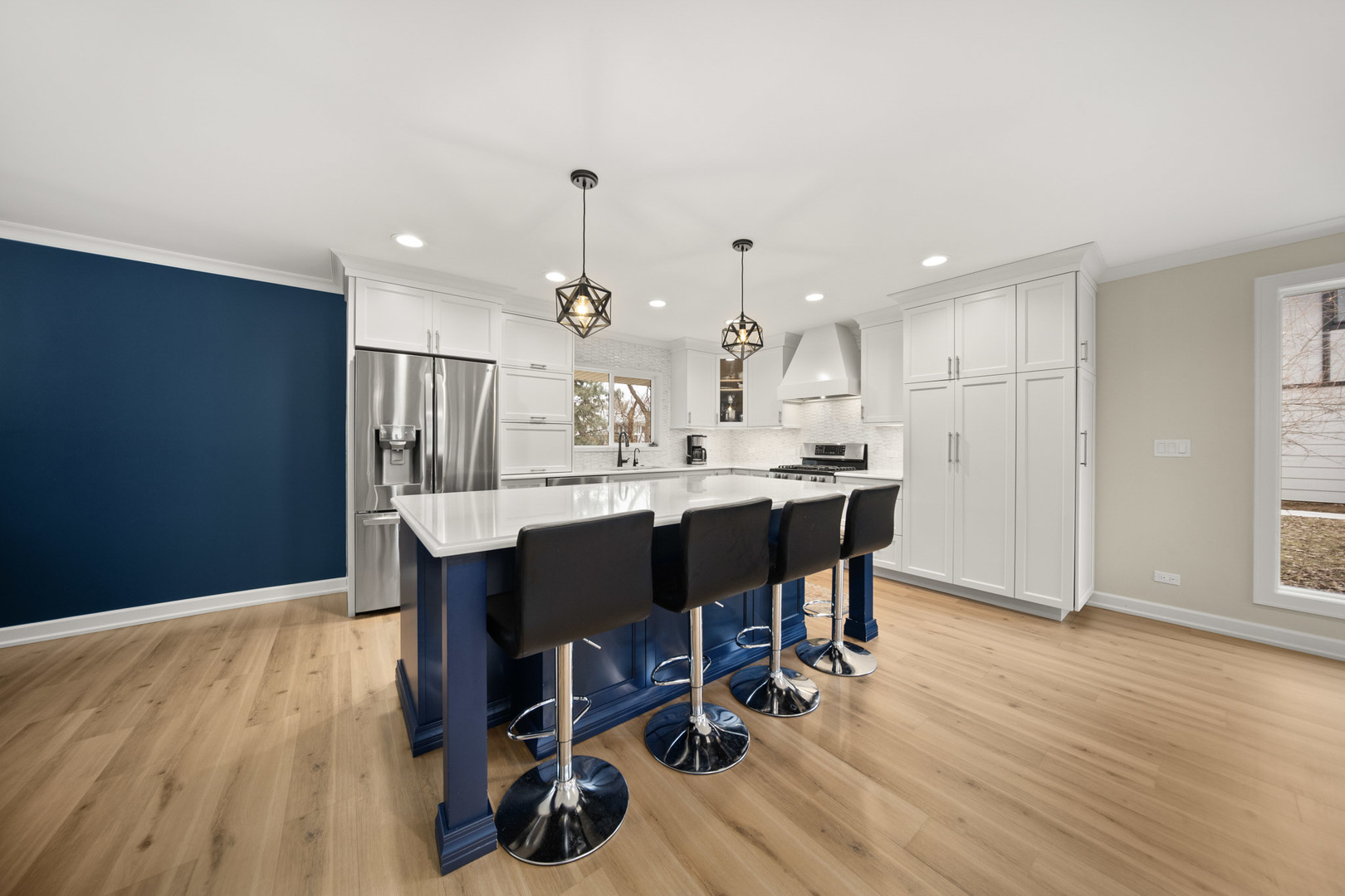 1028 Tiverton Court, Schaumburg, IL 60193