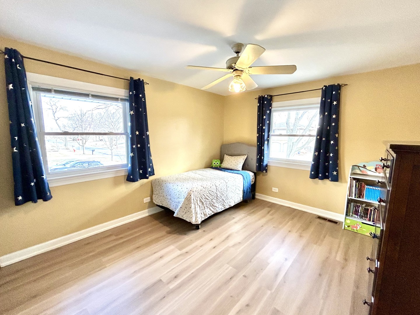 1028 Tiverton Court, Schaumburg, IL 60193