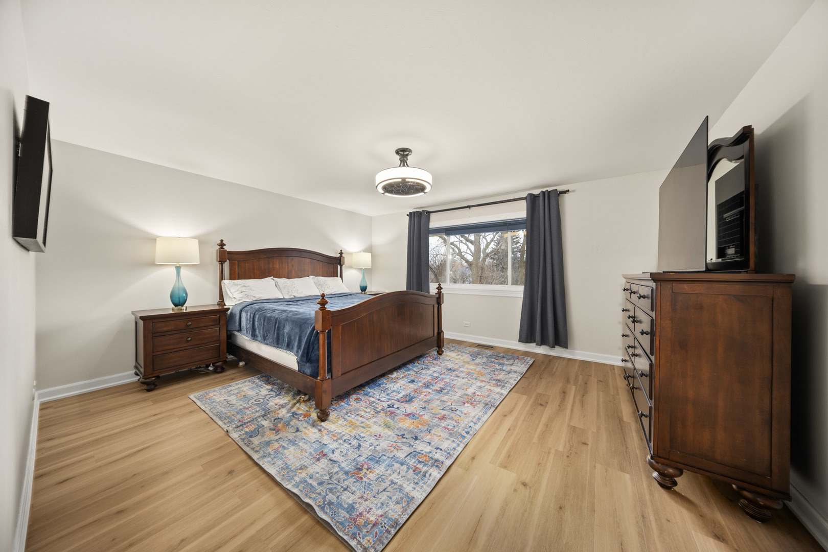 1028 Tiverton Court, Schaumburg, IL 60193