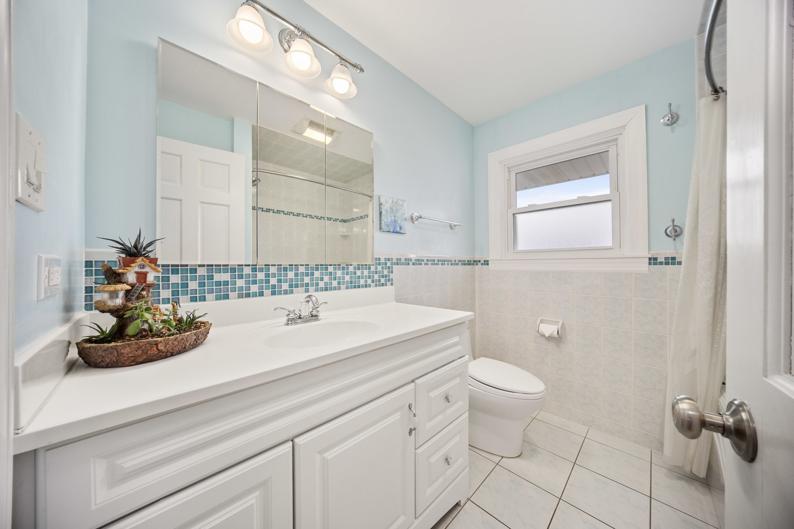 1028 Tiverton Court, Schaumburg, IL 60193