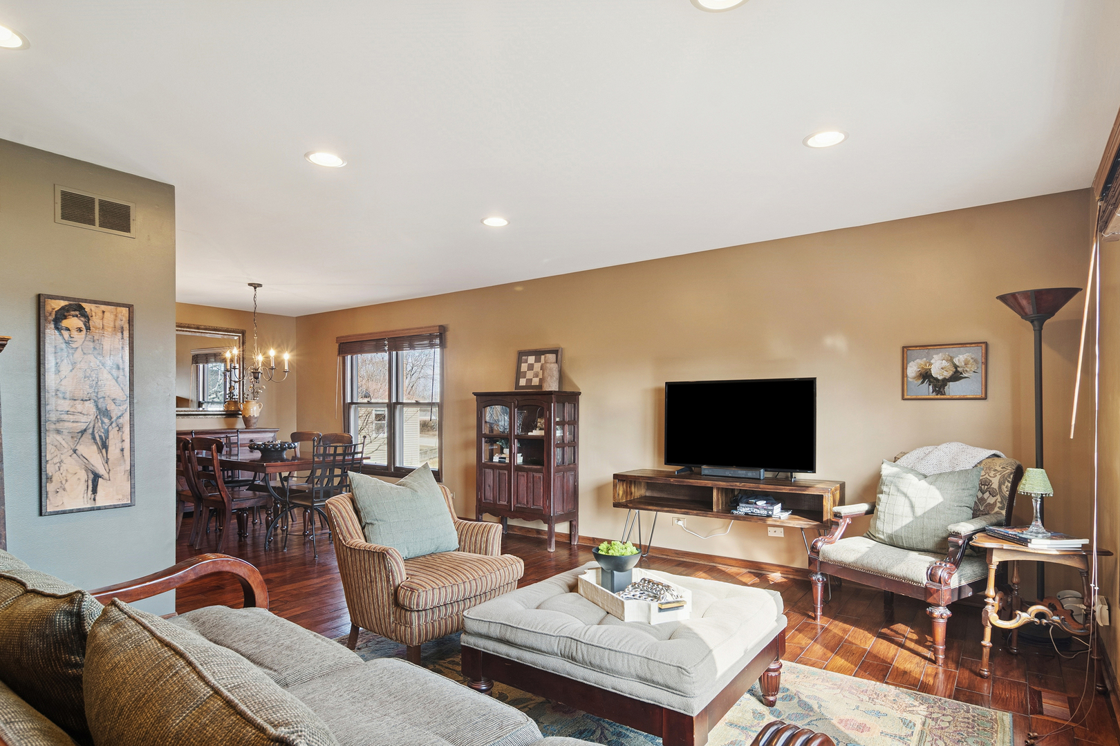 15 Newtown Court, Buffalo Grove, IL 60089