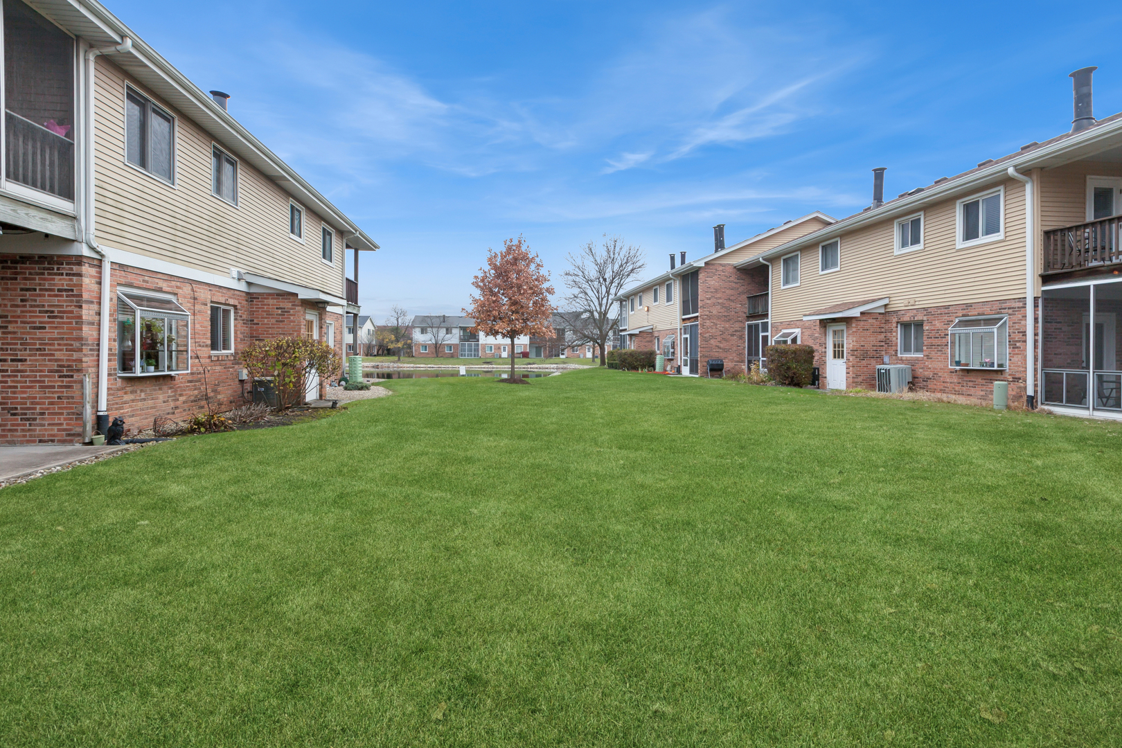 724 Maplewood Court #B, Willowbrook, IL 60527