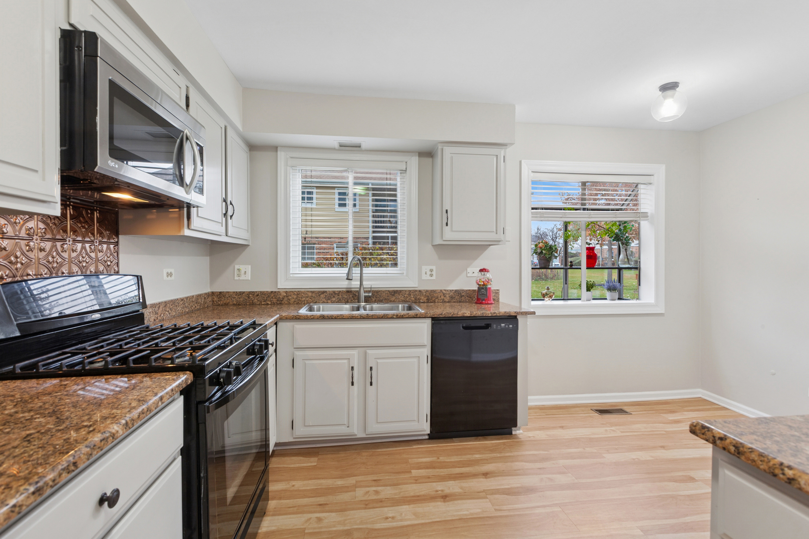 724 Maplewood Court #B, Willowbrook, IL 60527