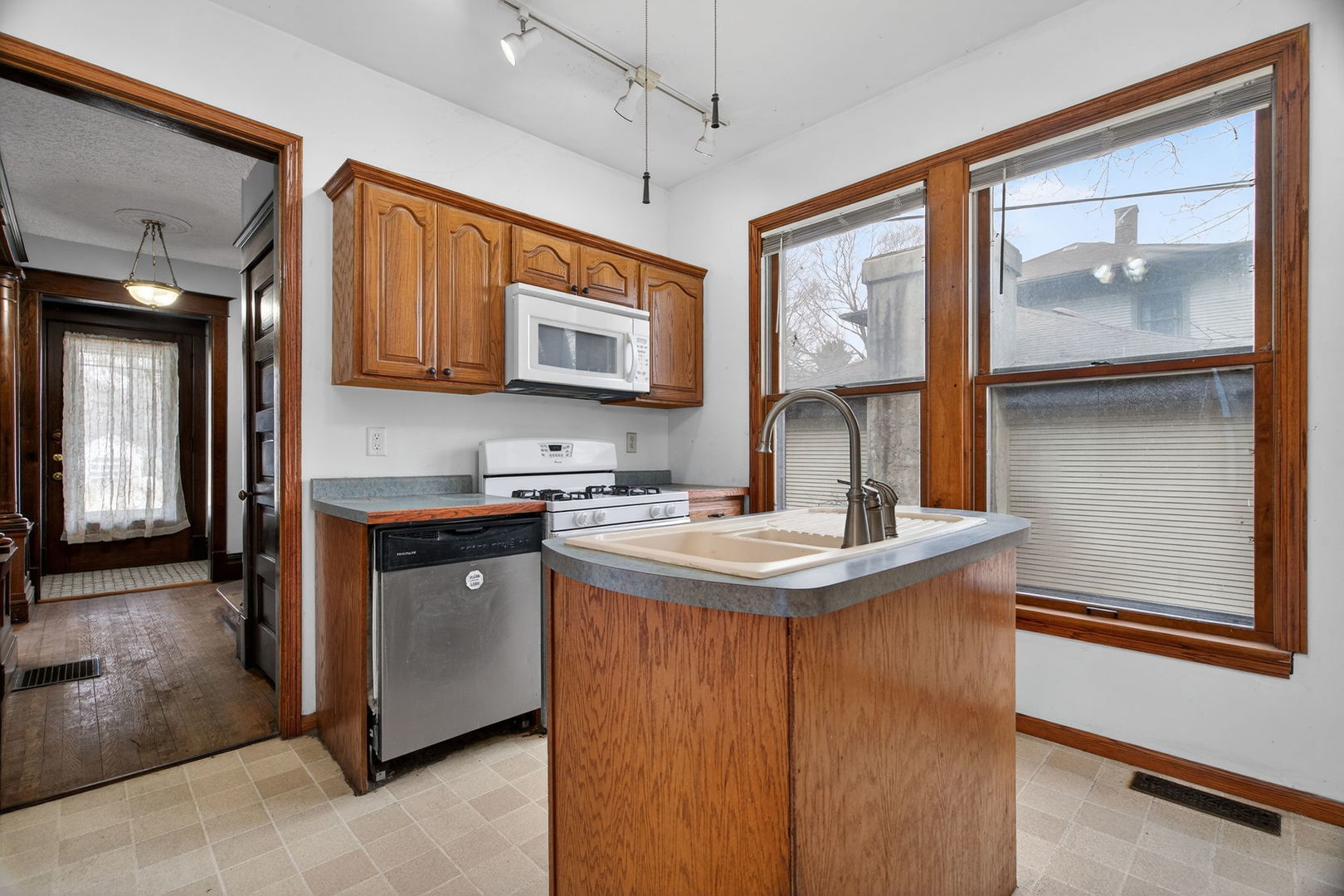 212 N Pine Street, Momence, IL 60954