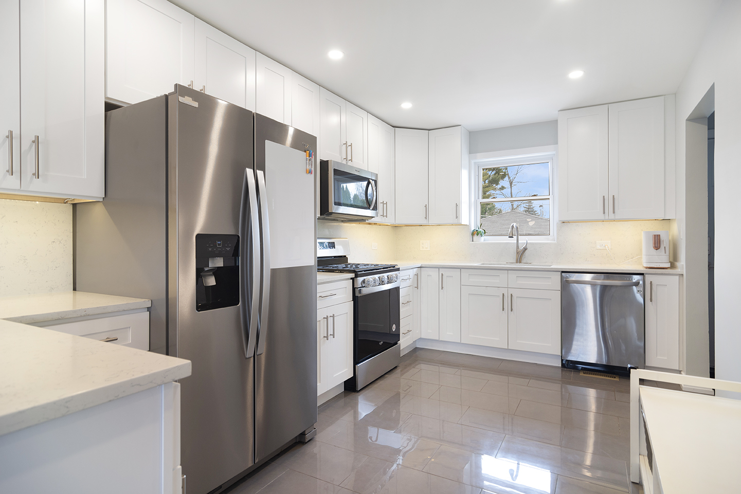 702 W Lonnquist Boulevard, Mount Prospect, IL 60056