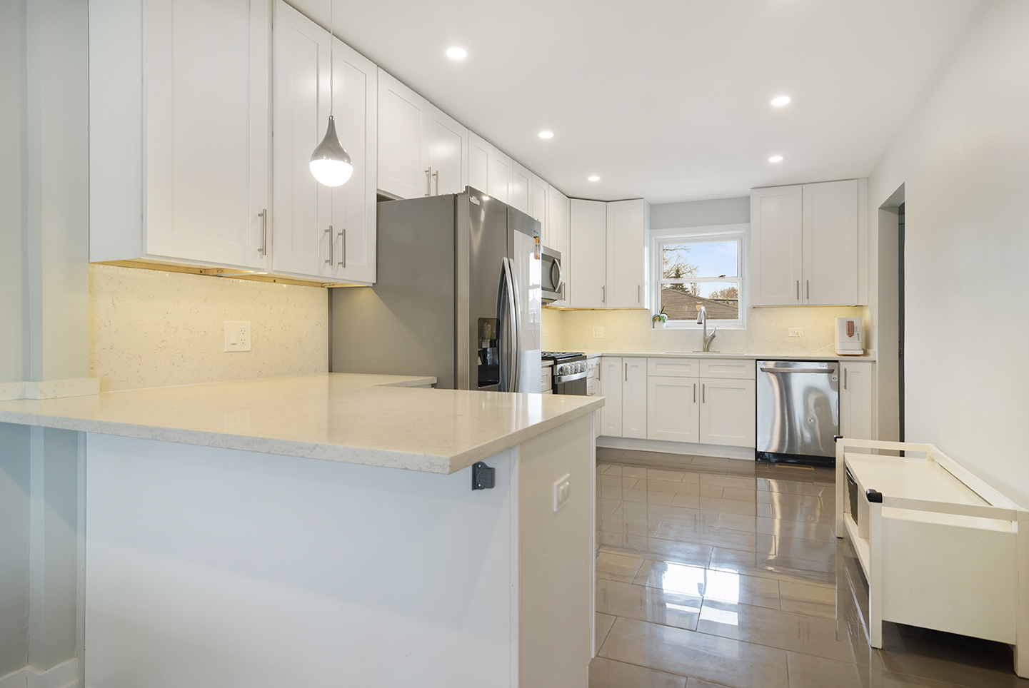 702 W Lonnquist Boulevard, Mount Prospect, IL 60056