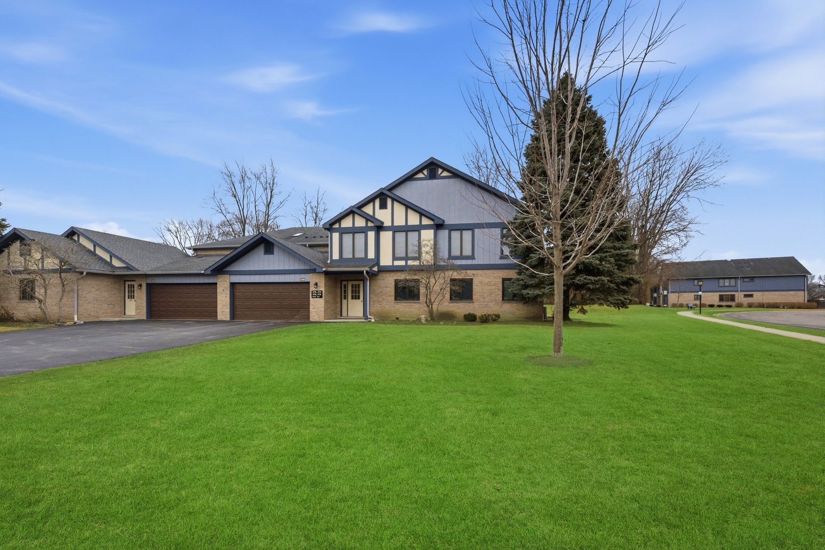 2722 HARBOR Drive #2722, Joliet, IL 60431