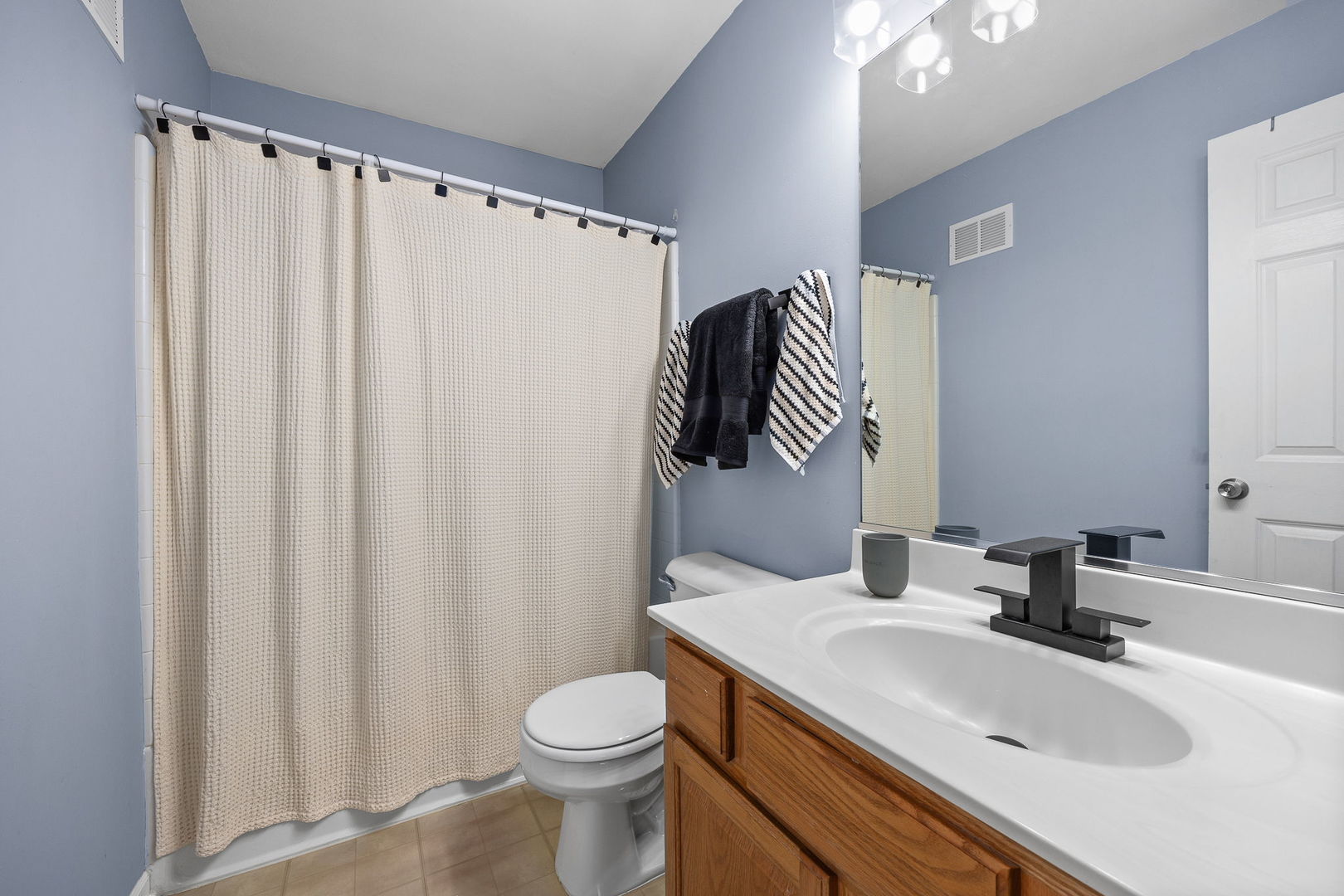 1597 Plum Tree Lane, Aurora, IL 60504