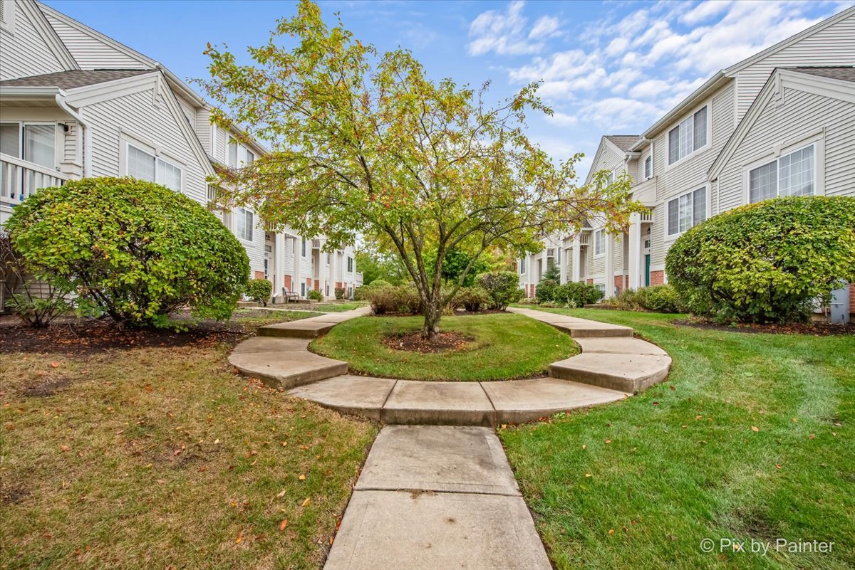 659 S Rosehall Lane, Round Lake, IL 60073